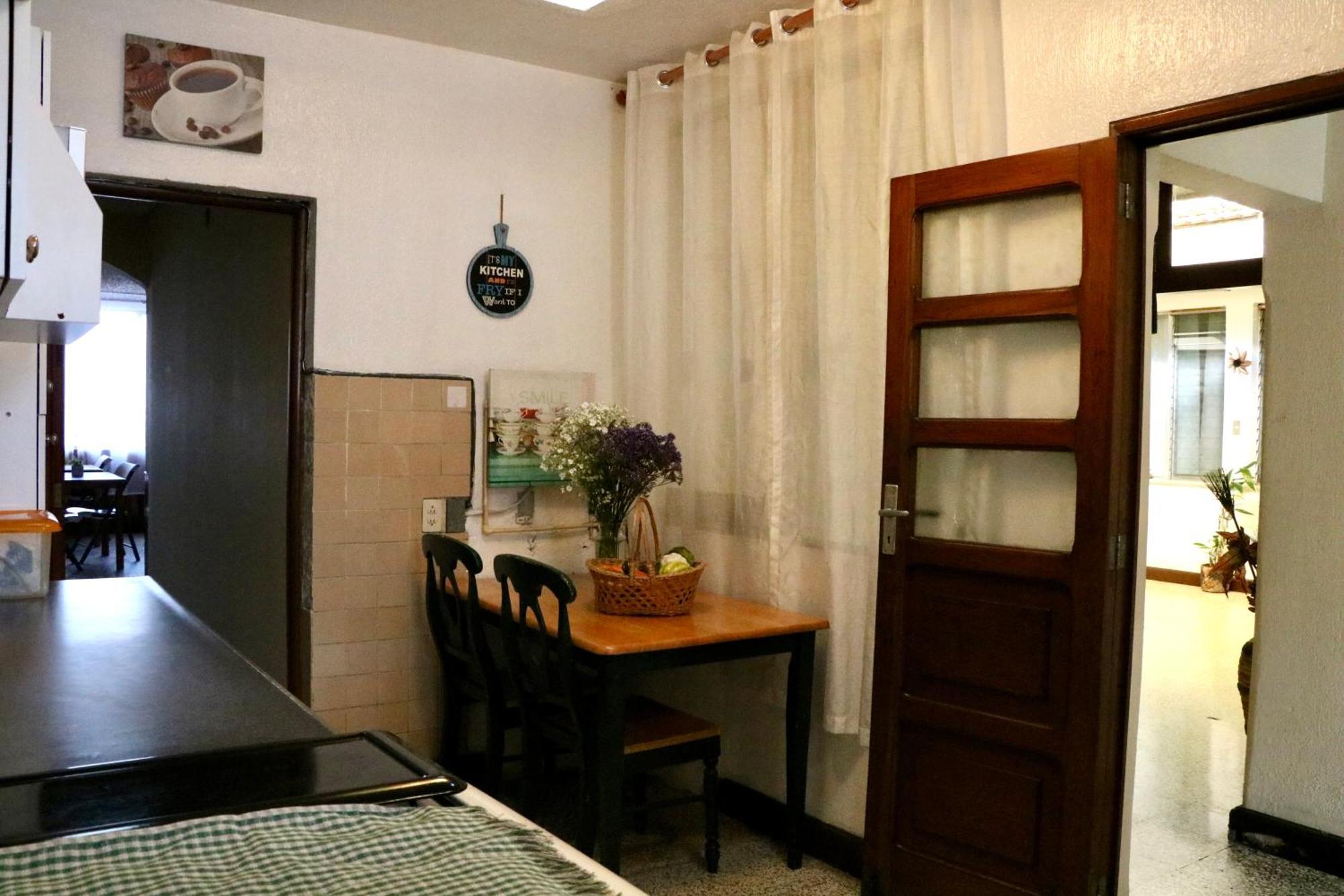 Hostal Los Volcanes Guatemala City Exterior photo